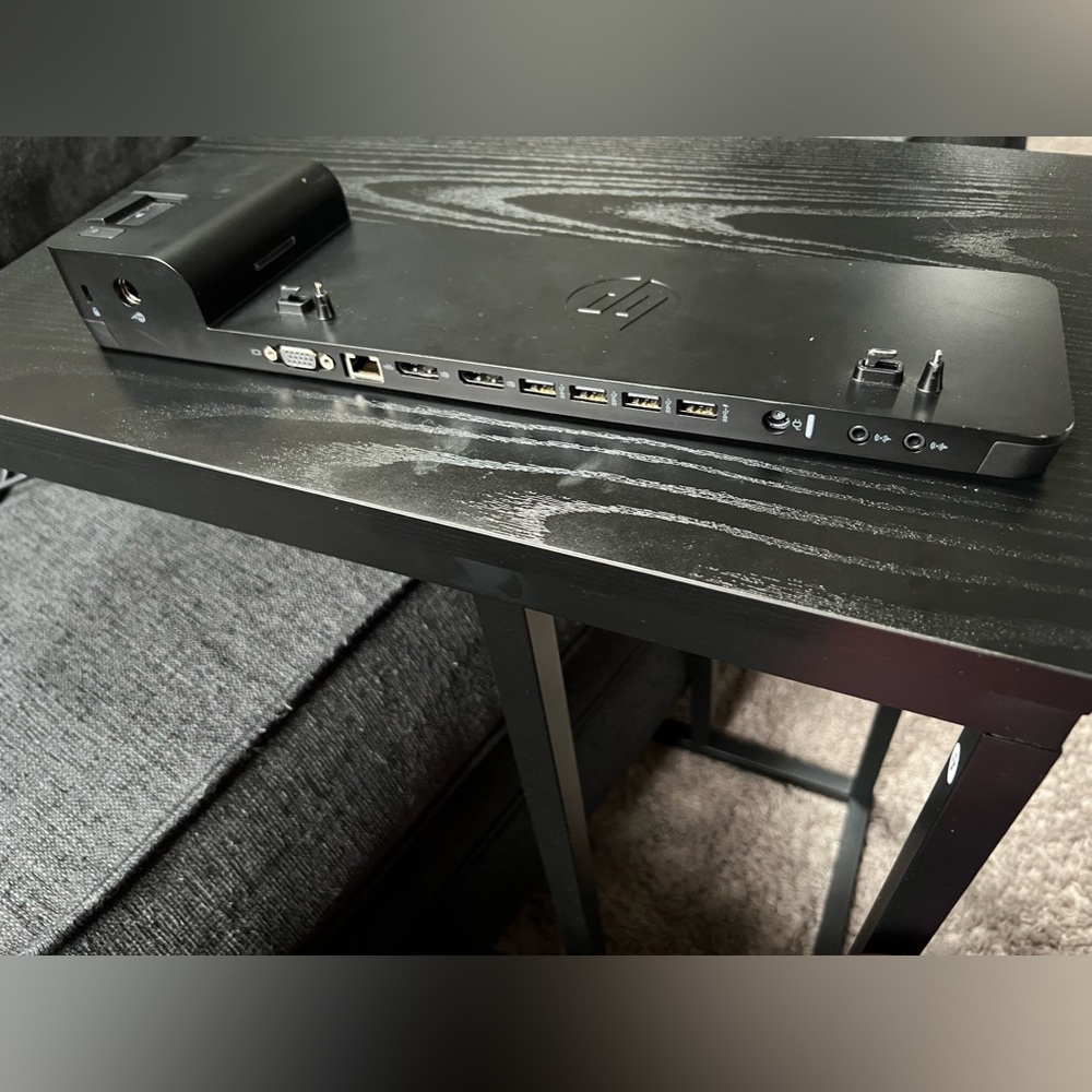 HP laptop docking station. G2 D9Y32